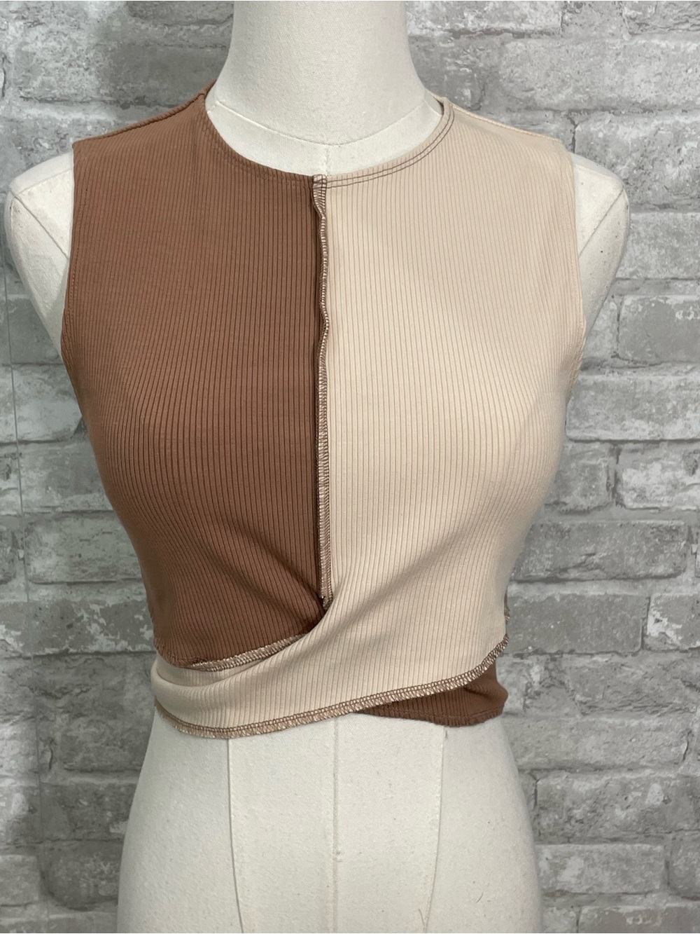 Naked Wardrobe Crisscross Rib
Crop Top